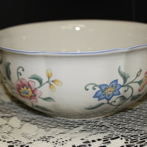 Vintage Villeroy & Boch &quot;Delia&quot; 8 3/4&quot;  Round Vegetable Bowl, Multifloral Rim and Center, Blue Trim/Verge,  New Condition