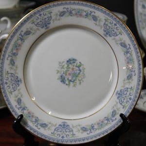 Lenox &quot;Fontaine&quot; 6 3/8&quot; Bread & Butter Plate, Wedding Fine China, Discontinued 1989, Pastel Flowers, Blue Scrolls, Like New