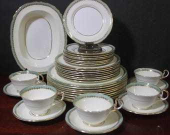 Juego de vajilla Aynsley de 35 piezas "Glenwood Nile", borde verde con detalles dorados, festoneado, en excelente estado. Precio fijo. Envío a EE. UU.