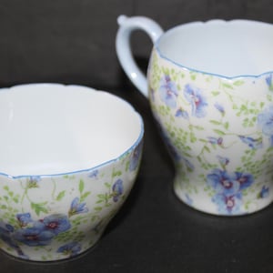 Jarra para leche y azucarera abierta Shelley &quot;Blue Pansy&quot; n.° 14266, jarra para leche vintage, juego de flores azules, excelente estado