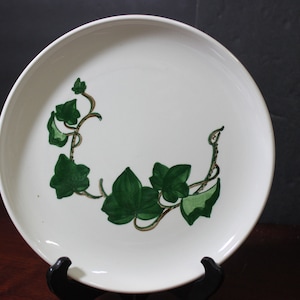 Prato de jantar Metlox Poppytrail &quot;California Ivy&quot; 10 3/8&quot; | Folhas de hera verde, hastes marrons descontinuadas em 1986