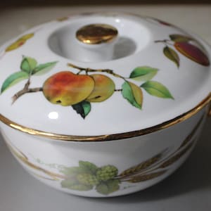Royal Worcester &quot;Evesham Gold&quot; Round Covered Casserole Bowl, Royal Worcester Evesham Gold