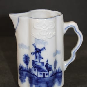 Delfts handgeschilderde creamer | Vintage item I blauw en wit decor, ouder Delft PERFECTE STAAT