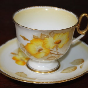 Shelley Teacup & Saucer &quot;Yellow Dogwood Rose&quot; Pattern #12349, Court Shape Gold Rim English Teacup