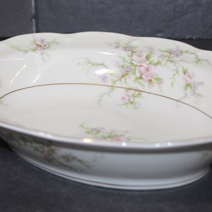 Theodore Haviland New York "Rosalinde" 9 ""Ovale Gemüseschüssel - Pink, Lavendel und weiße Blumen, Jakobsmuschel Hervorragender Zustand."