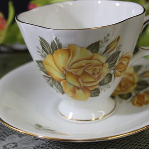 Royal Windsor Teacup & Saucer Yellow Roses : English Bone China Teacup, Vintage Roses Teacup