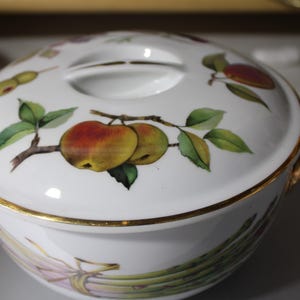 Royal Worcester &quot;Evesham Gold&quot; Round Covered Casserole Bowl, Royal Worcester Evesham Gold