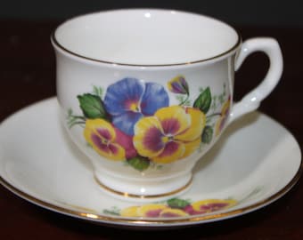 Vintage Clare Bone China Teetasse mit Untertasse: Englisches Stiefmütterchen Blumenmuster