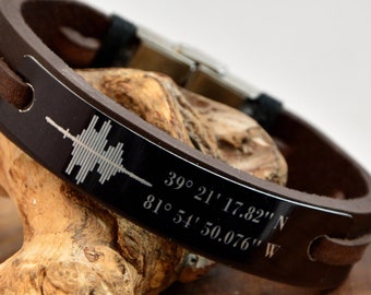 Pulsera de cuero personalizada, con ondas sonoras, coordenadas y código Morse.