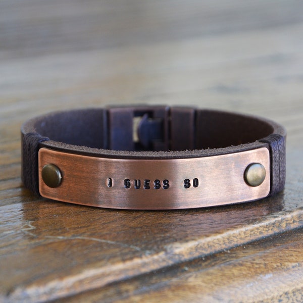 Kupfer graviert Herren Manschette Lederarmband, Männer personalisiertes individuelles Geschenk, Hand gestempelt Kupfer, einzigartiges Design für Weihnachtsgeschenk, Valentinstag