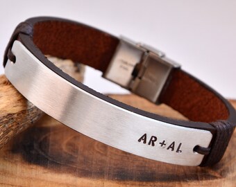 Nom personnalisé Initiales Bracelet en cuir gravé pour lui Bracelet personnalisé Hommes Bracelet Père Bracelet Estampillé à la main Pour Homme Cadeau d’anniversaire