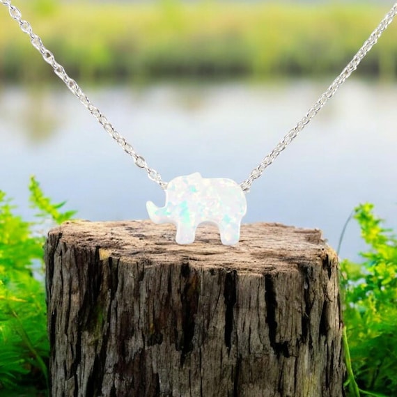 Collar de opalo sintetico de  elefante  bebe con cadena de plata 925