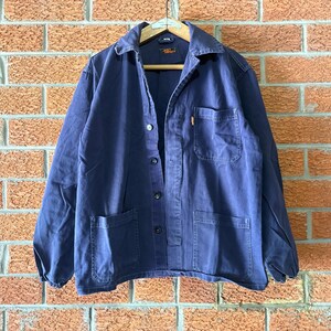 Chaqueta de trabajo europea Pit22" con tapeta de botones oculta, estilo vintage.