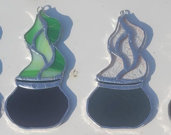 Atrapasol de vitral con forma de caldero humeante