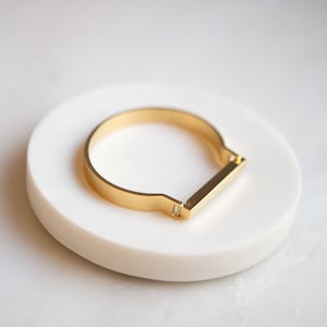 Minimalist Gold Horseshoe Bar Bracelet, Gold Equestrian Bar Bracelet, Gold Shackle Bracelet, Gold Horseshoe Bracelet, Gold D Bar Bracelet
