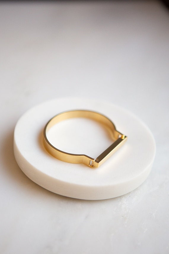 Minimalist Gold Horseshoe Bar Bracelet, Gold Equestrian Bar Bracelet, Gold Shackle Bracelet, Gold Horseshoe Bracelet, Gold D Bar Bracelet
