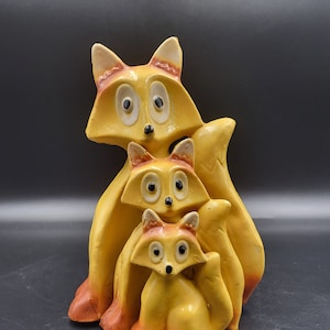 Vintage Plastic Fox Family Figurines: Painted Home Decor, Set of 3