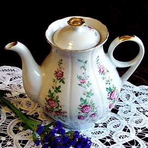 Vintage 1.3 Liter Porcelain Teapot/Coffeepot. Hand Painted Floral Teapot. Ternopil&#39; Porcelain Factory. Ukrainian Porcelaine Collectible.