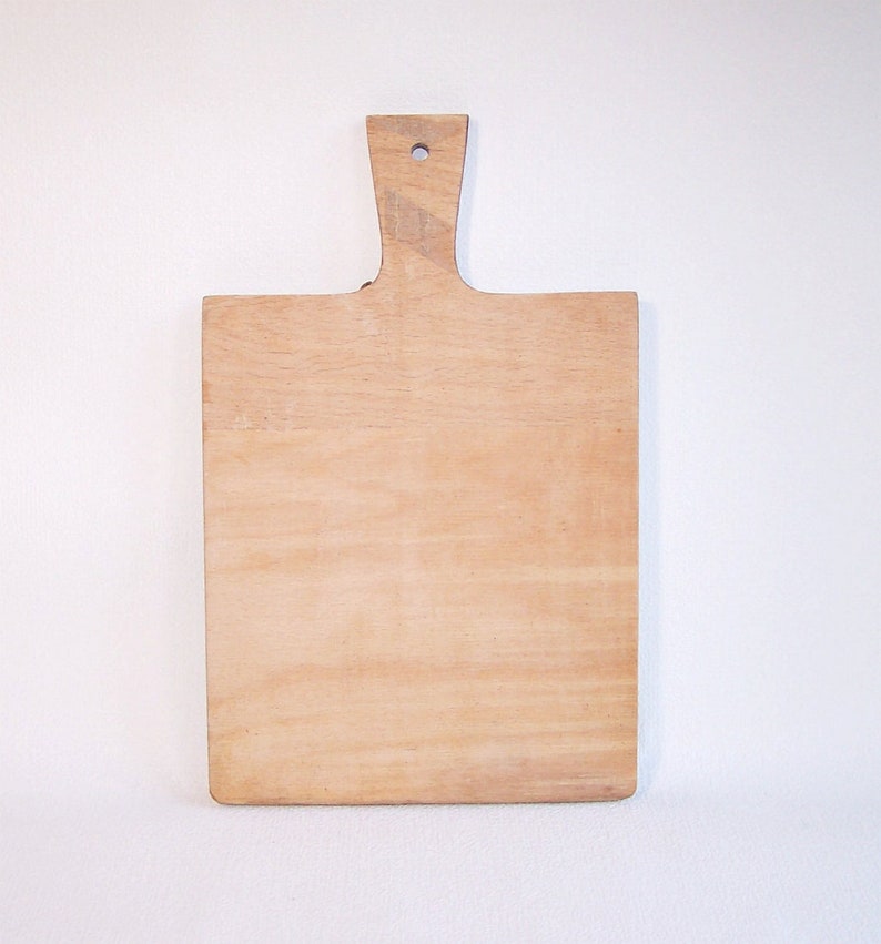 Adorable Vintage Cutting Board Made of Multilayer Plywood Decorated With Beautiful Floral