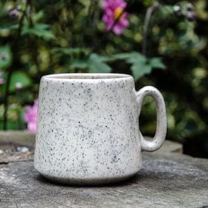 Taza - motas - hecha a mano - cerámica