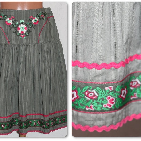 Green Gray Khaki Cotton Chunky Ethnic Skirt with Embroidered Flowers Size M