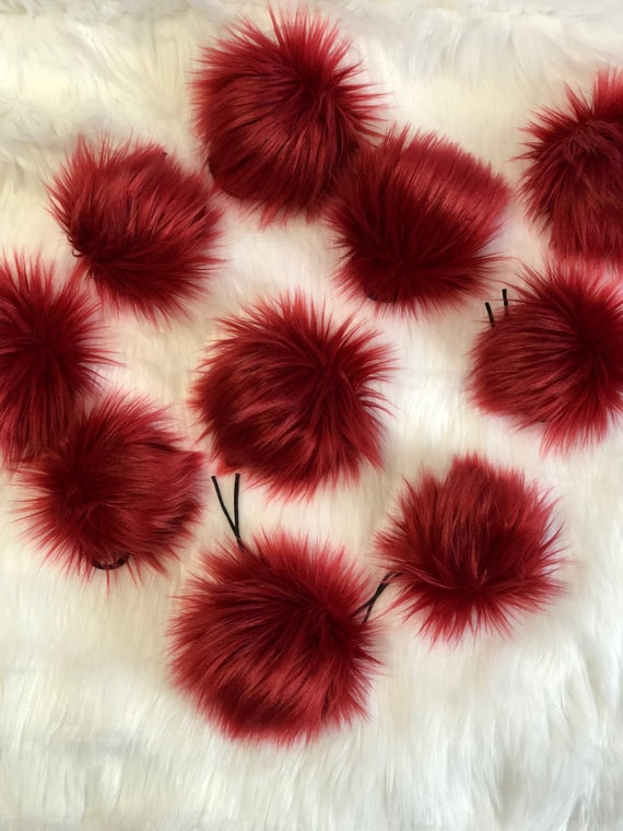 SHIRAZ Faux fur pom poms
