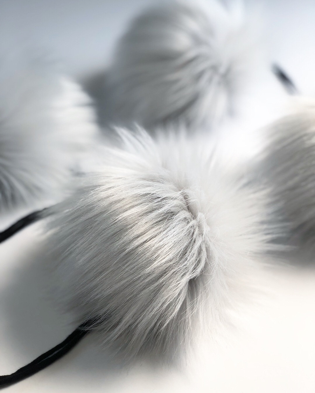 ThreadHead Knits Co - PLATINUM - Faux fur pom pom