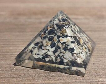 Small (25-30mm) DALMATIAN JASPER Orgone Gemstone Pyramid Small Pyramid Orgone
