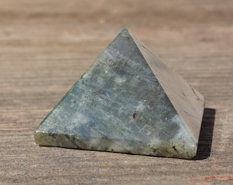 LABRADORITE natural Medium gemstone crystal pyramid 27-30mm