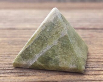 VASONITE natural medium gemstone crystal pyramid 27-30MM