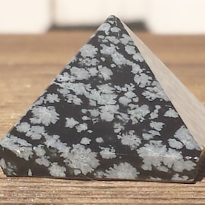 SNOWFLAKE OBSIDIAN natural Medium gemstone crystal pyramid 27-30mm