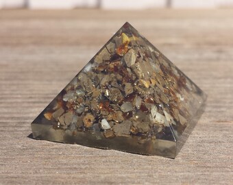 Small (25-30mm) SEPTARIAN DRAGON STONE Orgone Gemstone Pyramid Small Pyramid Orgone