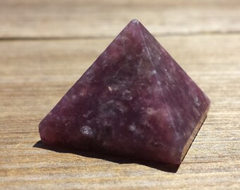 LEPIDOLITE natural small gemstone crystal pyramid 20-22