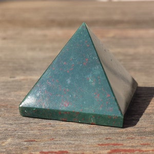 BLOODSTONE natural Medium gemstone crystal pyramid 27-30mm
