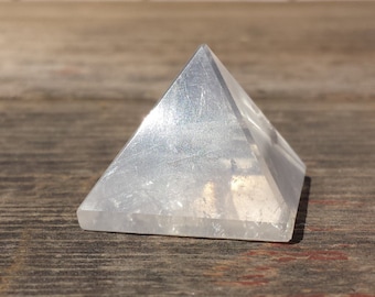 CLEAR QUARTZ natural Medium gemstone crystal pyramid 27-30mm