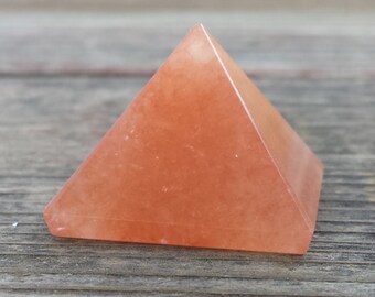 PEACH AVENTURINE natural Medium gemstone crystal pyramid 27-30mm