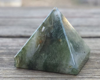 MOSS AGATE natural Medium gemstone crystal pyramid 27-30mm