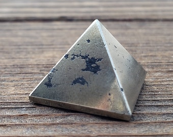 PYRITE natural small gemstone crystal pyramid 20-22