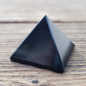 OBSIDIAN natural small gemstone crystal pyramid 20-22