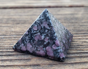 RUBY IN MATRIX natural small gemstone crystal pyramid 20-22