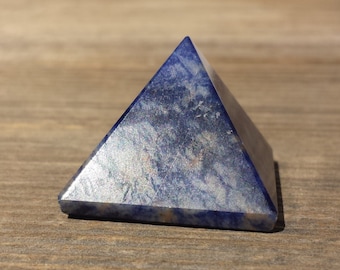 SODALITE natural Medium gemstone crystal pyramid 27-30mm