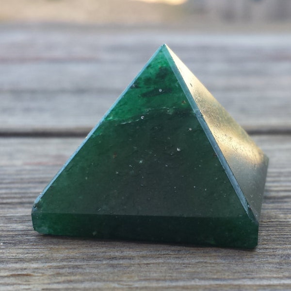 JADE natural Medium gemstone crystal pyramid 27-30mm