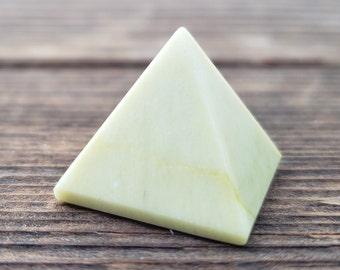SERPENTINE natural Medium gemstone crystal pyramid 27-30mm