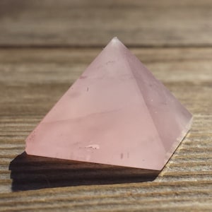 ROSE QUARTZ natural small gemstone crystal pyramid 20-22