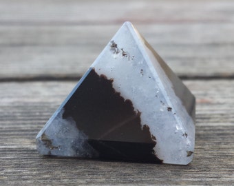 SOLOMON AGATE natural Medium gemstone crystal pyramid 27-30mm