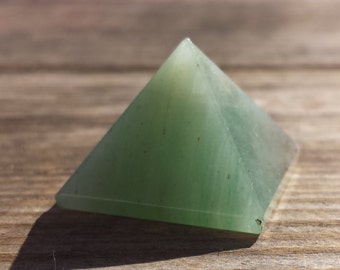 GREEN AVENTURINE natural small gemstone crystal pyramid 20-22