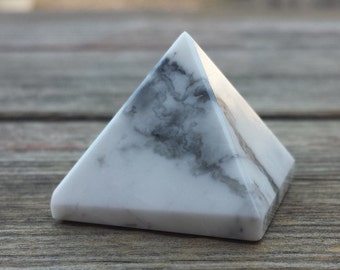 HOWLITE natural Medium gemstone crystal pyramid 27-30mm