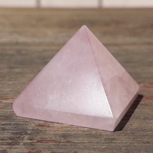 ROSE QUARTZ natural Medium gemstone crystal pyramid 27-30mm