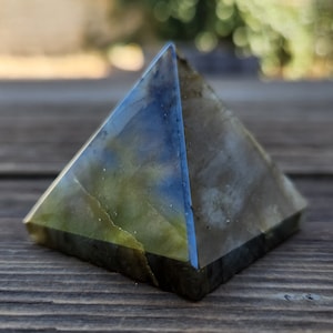 LABRADORITE natural large gemstone crystal pyramid 43mm [59]
