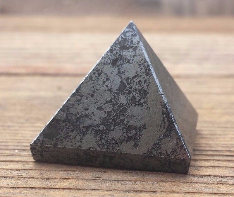HEMATITE natural medium gemstone crystal pyramid 27-30MM